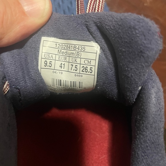 Women’s Brooks Athletic shoes. Size 9.5 B EXCELLENT CONDITION - Picture 3 of 6